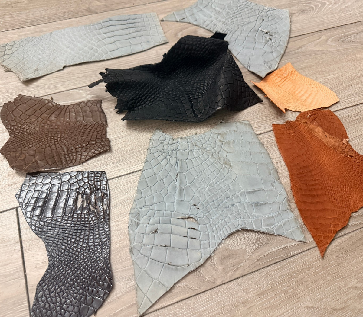 Assorted Genuine Crocodile Leather Scraps 319 product photo 1
